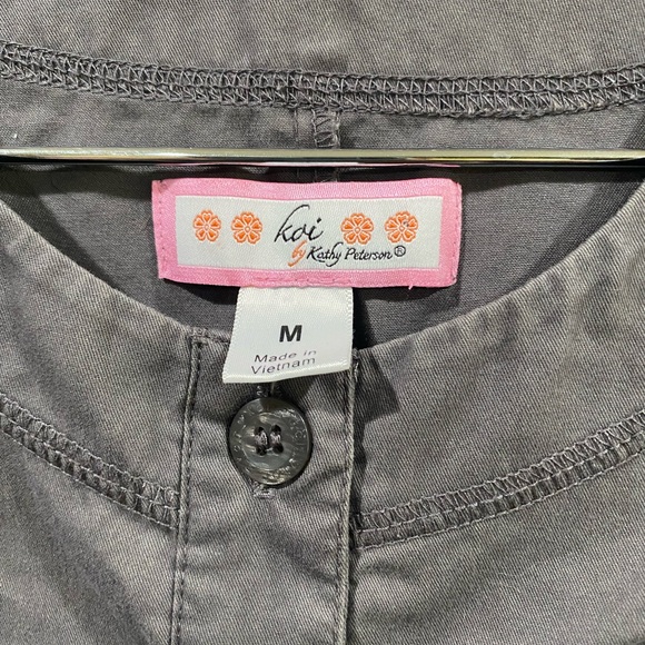 Koi Gray Tailored Scrub Jacket Size Medium - Picture 5 of 5